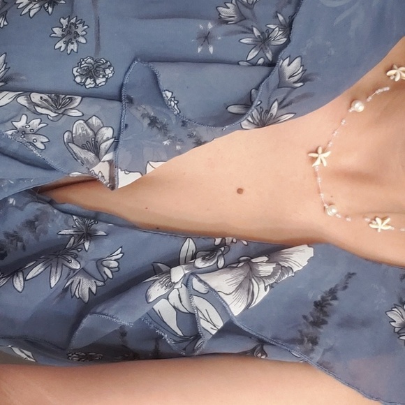 Japna faux wrap blue dress w/ florals and deep v neck and ruffle detail small - Picture 3 of 5